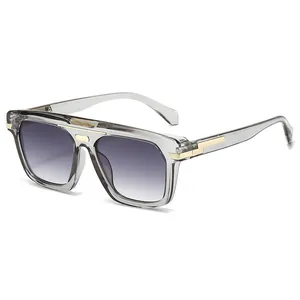 Lunettes de soleil carrées gris transparent avec verres dégradés et détails en métal