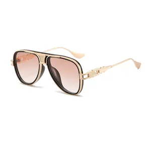 Modische Pilotenbrille mit goldenem Metallrahmen und pinkfarbenen Verlaufsgläsern