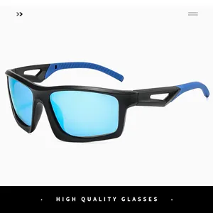 Détail de lunettes de cyclisme polarisées avec monture noire et branches bleues