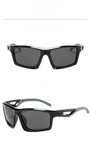 Détail des lunettes de soleil sport polarisées avec monture noire et verres gris