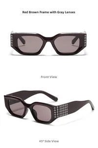 Vue de face et de profil de lunettes de soleil carrées marron avec œillets en métal
