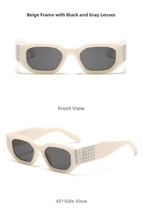 Détails de lunettes carrées crème avec clous argentés et verres gris foncé