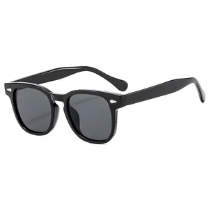 Lunettes de Soleil Rétro Rondes Femmes Monture PC Protection UV400 Rivets Vintage Mode Outdoor Eyewear Pour Voyage Fête