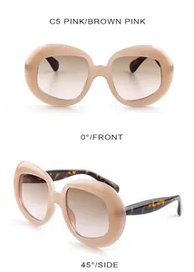 Detail van roze retro zonnebril met oversized ovaal montuur en schildpadpatroon pootjes