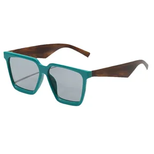 Moderne quadratische Oversized-Sonnenbrille mit blaugrünem Rahmen und Schildpatt-Bügeln