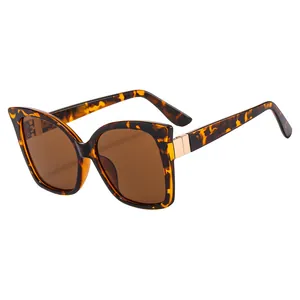 Chic tortoiseshell cat eye sunglasses with brown lenses and golden metal accents