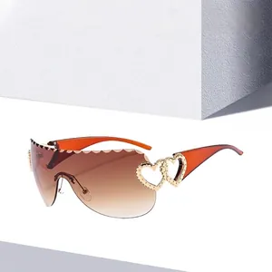 Lunettes de Soleil Oversize Y2K Punk Futuriste Pour Femmes Hommes Décor en Métal Cœur Ajouré Monture Enveloppante Protection UV400 Mode Extérieur Cyclisme Fête Lunettes