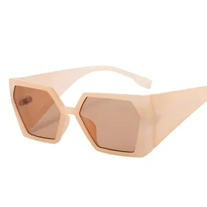 Lunettes de soleil punk géométriques surdimensionnées en beige et verres bruns