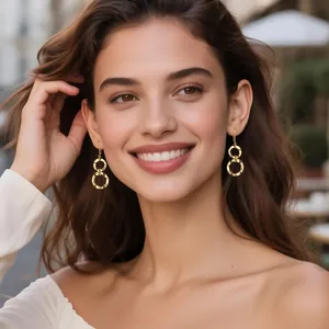 Élégantes boucles d'oreilles doubles anneaux dorés avec texture martelée pour femme