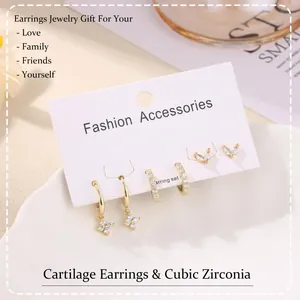 Set di orecchini dorati con zirconi, design a stella e petali per donne