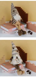 Dettaglio di gnomi a tema caffè con cappelli a maglia e chicchi di caffè per decorazione