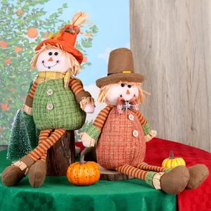 Set di gnomi autunnali del Ringraziamento con girasoli e foglie di acero decorativi