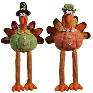 Paire de dindes de Thanksgiving en peluche avec chapeaux et décors de citrouilles