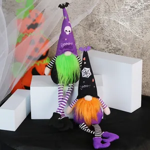 Set di due gnomi di Halloween a gambe lunghe con cappelli viola e barbe dai colori vivaci