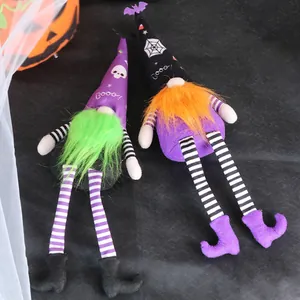 Gnomi di Halloween senza volto con gambe lunghe e cappelli decorativi a tema pipistrello