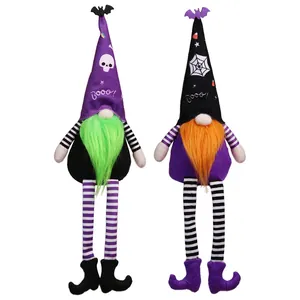 Gnomi di Halloween in peluche con lunghe gambe a strisce, cappelli a pipistrello e barbe