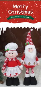 Detailopname van handgemaakte kerstchefpoppen met pluchen texturen en feestelijke schorten