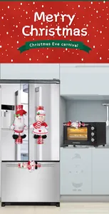 Detailansicht der Weihnachts-Griffabdeckungen mit Weihnachtsmann und Schneemann-Plüsch