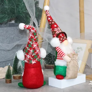 Set di gnomi natalizi con cuffie e sacchi di tela per decorazioni festive di casa