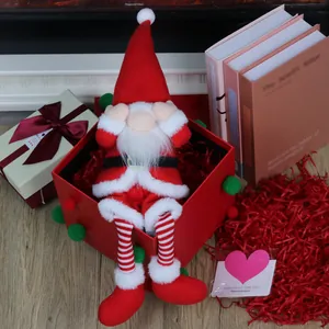 Handgefertigter Weihnachtswichtel Plüsch mit langen Beinen in roter Geschenkbox