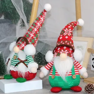 Weihnachts-Waldzwerge Puppen mit rot-grünen Strickmützen und langen weißen Bärten Deko