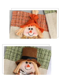 Detalle de fundas de espantapájaros para manijas de refrigerador para decoración de Acción de Gracias