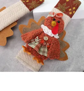 Detalle de fundas para manijas de nevera pavo con patrones de hojas de maple y encaje