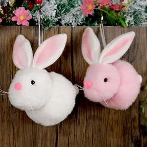 Süßes Plüschhasen-Anhänger-Set in Weiß und Rosa mit flauschigem Fell und Seidenbändern