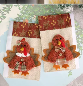 Detalle de fundas para manijas de nevera pavo con patrones de hojas de arce y tela de yute