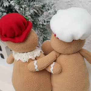 Muñecos de peluche de hombre de jengibre navideños tres en uno sobre fondo festivo