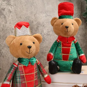 Weihnachtliche Soldatenbär-Plüschpuppen im Set mit festlichen Kostümen und Karomuster