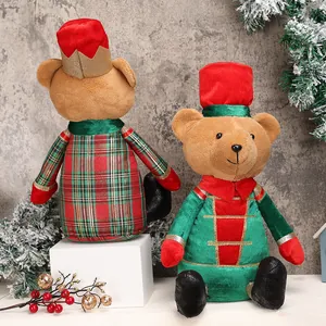 Weihnachts-Teddybären im Nussknacker-Stil in festlichen rot-grünen Soldaten-Uniformen