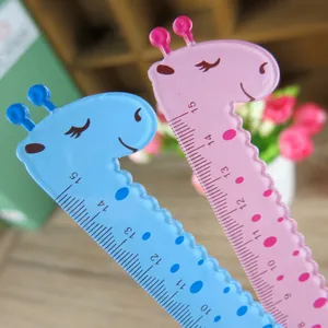 Creative giraffe shaped plastic ruler with 15cm metric scale and wavy edges for students