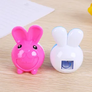 Taille-crayons manuels en forme de lapin rose et blanc pour les élèves
