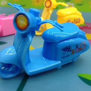 Taille-crayon mignon en forme de scooter pour enfants de couleur bleu ciel vif