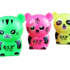Manual cartoon tiger and bear pencil sharpeners for students in green pink and yellow colors