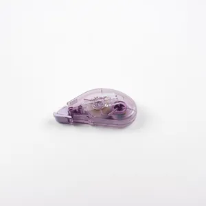 Vue détaillée du ruban adhésif à points violet transparent montrant la longueur de 6 m