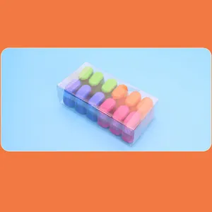 Detalle de un set de 12 mini marcadores de colores en caja transparente de material PET