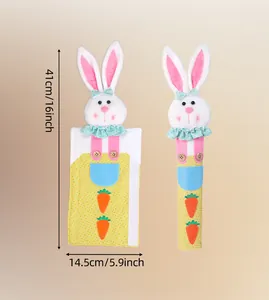 Detalle de fundas para manijas de nevera con diseño de conejo de Pascua y bordado de zanahoria