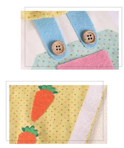 Detalle de libro de tela de Pascua con conejo, texturas de fieltro y botones de madera