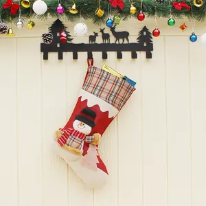Chaussette de Noël décorative avec bonhomme de neige 3D et motif à carreaux rustique