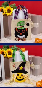 Detalle de bolsas de Halloween de arpillera con diseños de gato negro y calabaza