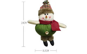 Dettaglio pupazzo di neve in peluche da 18cm con cappello a quadri e corpo verde
