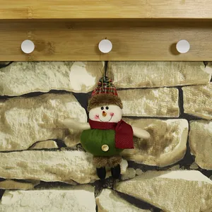 Pupazzo di neve in peluche natalizio con cappello a quadri e corpo in maglia da appendere