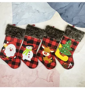 4er-Set Weihnachtssocken mit Karomuster, Plüschrand und weihnachtlichen Motiven