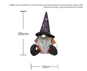 Detail van Halloween kabouter met oranje geruit jasje en hoed met maanpatroon opzet