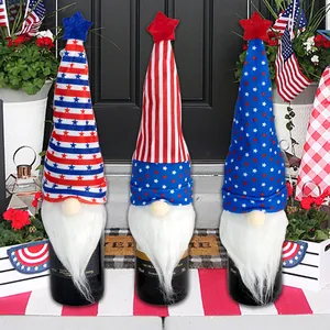 Trois couvre-bouteilles de vin gnomes pour la fête nationale américaine à motifs étoilés