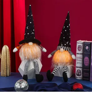 Gnomi di Halloween luminosi con luci LED, cappelli a punta e lunghe barbe bianche