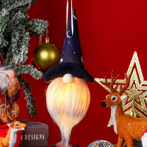 Gnome d'Halloween lumineux avec chapeau étoilé et barbe sur fond rouge festif