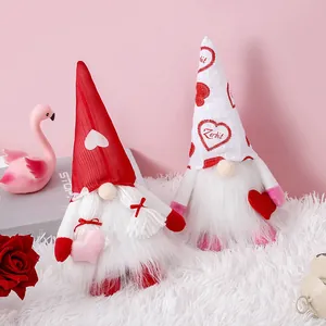 Gnomos de peluche rojos y blancos con corazones para decoración de San Valentín